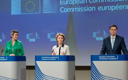 ΕΕ: Μια πολύ fake μάχη κατά του κορονοϊού…