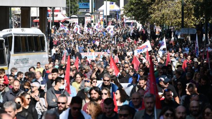 Κοινωνικός θυμός σε φόντο πολιτικής&nbsp;θύελλας